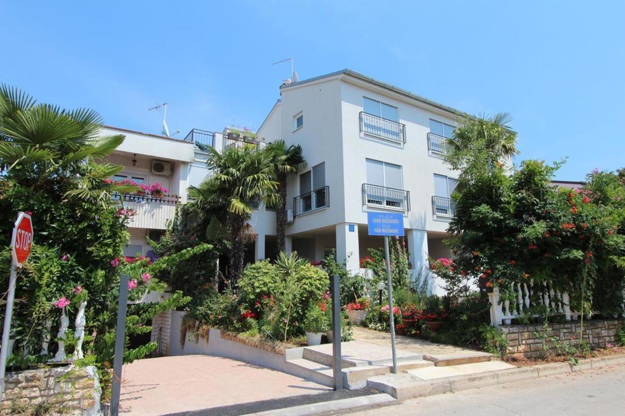 Rooms And Apartments Sally Rovinj Buitenkant foto