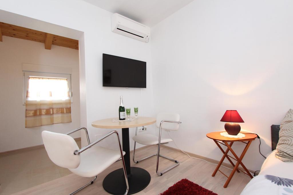 Rooms And Apartments Sally Rovinj Kamer foto
