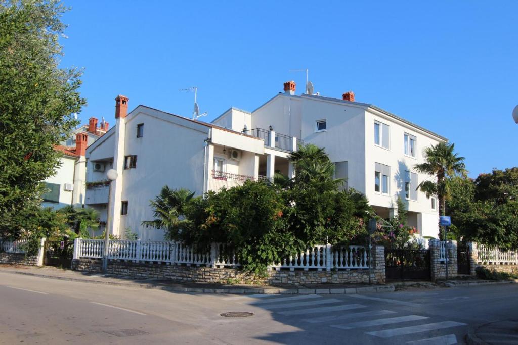 Rooms And Apartments Sally Rovinj Buitenkant foto