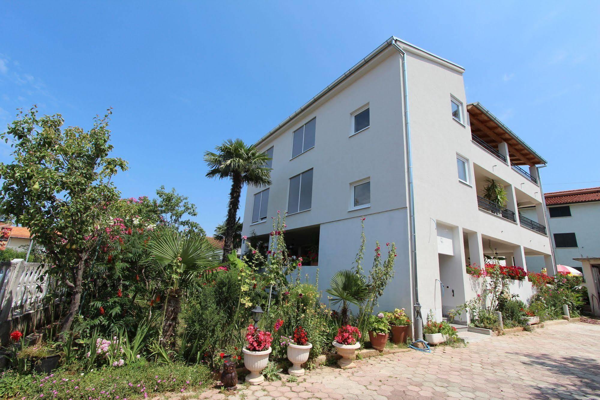 Rooms And Apartments Sally Rovinj Buitenkant foto