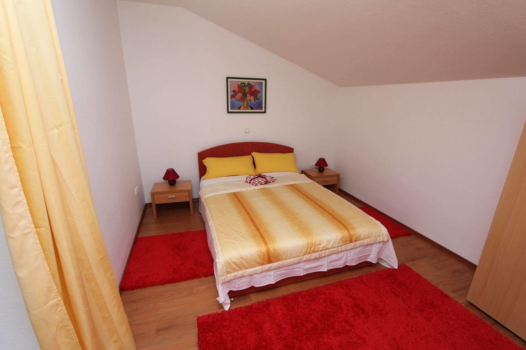 Rooms And Apartments Sally Rovinj Buitenkant foto